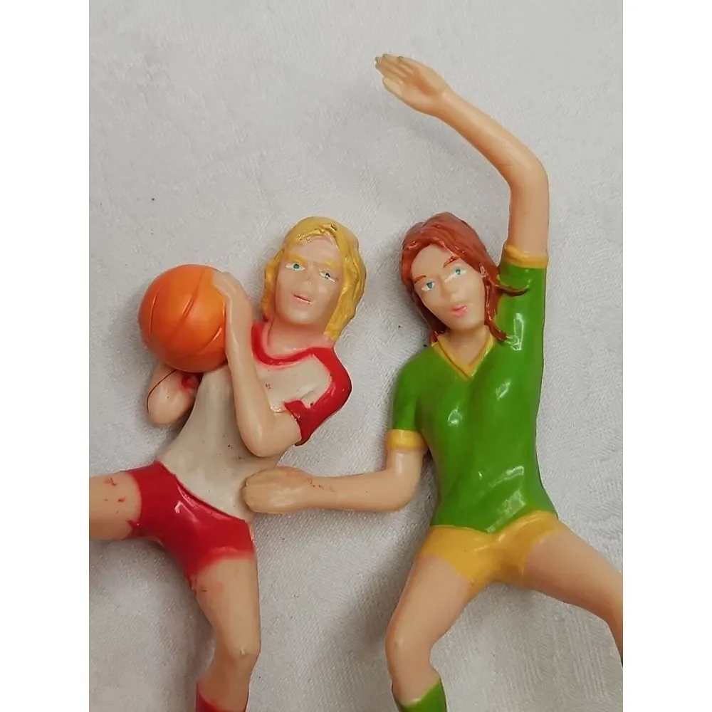 Wilton Cake Topper GIRLS BASKETBALL Players 5.5